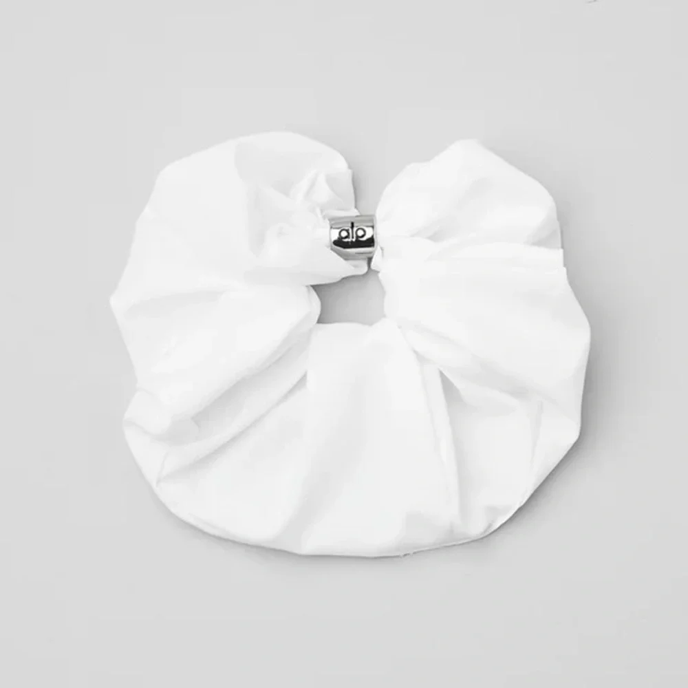 Alo Yoga Bead It Oversized Scrunchie White